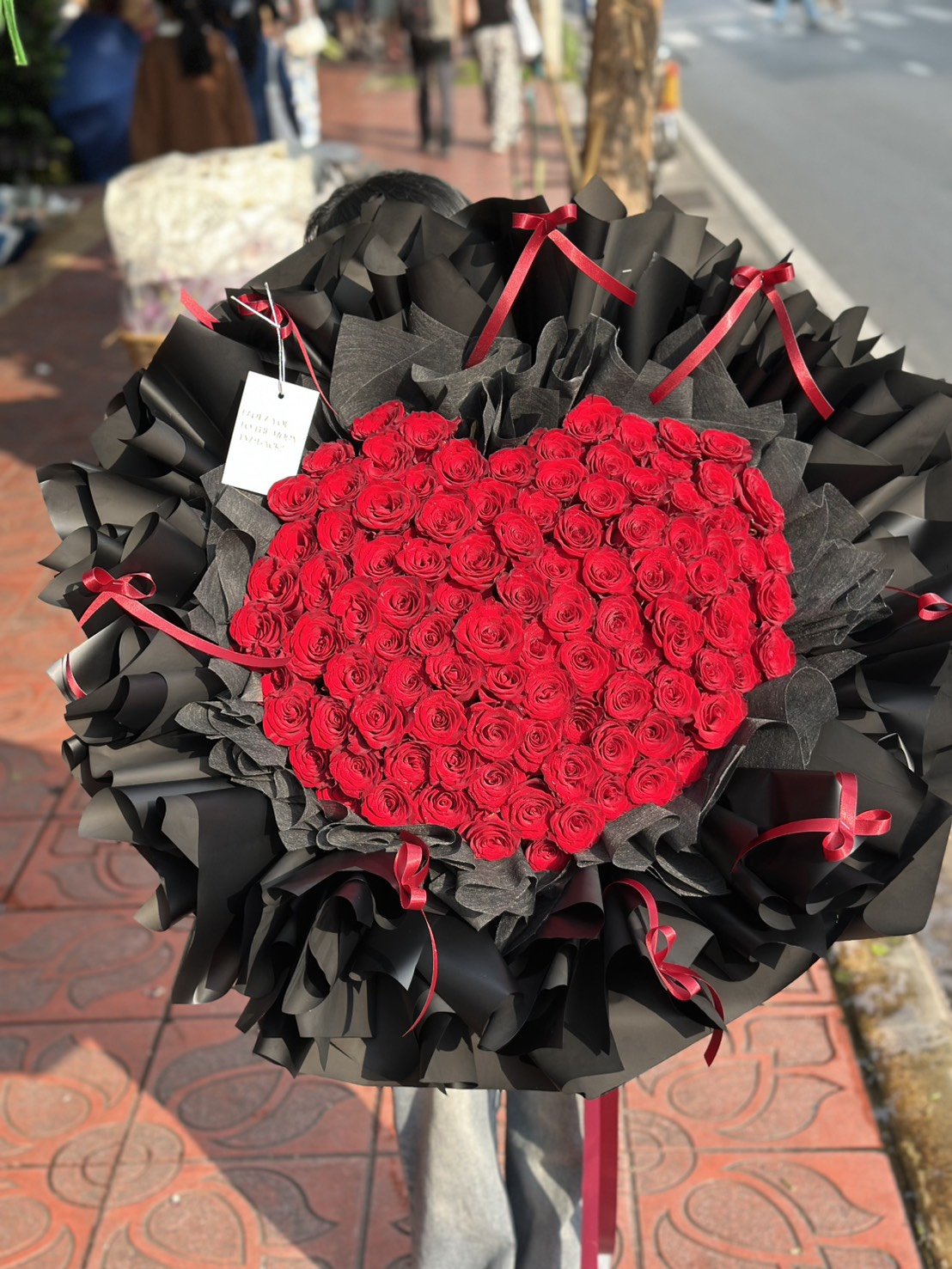 WOW 100 Red Rose Black Wrapping
