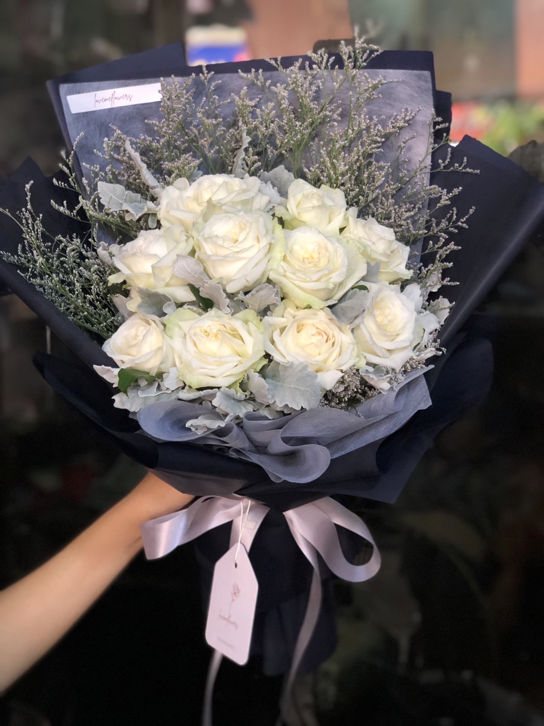 10 White Rose Mix Bouquet - Image 2