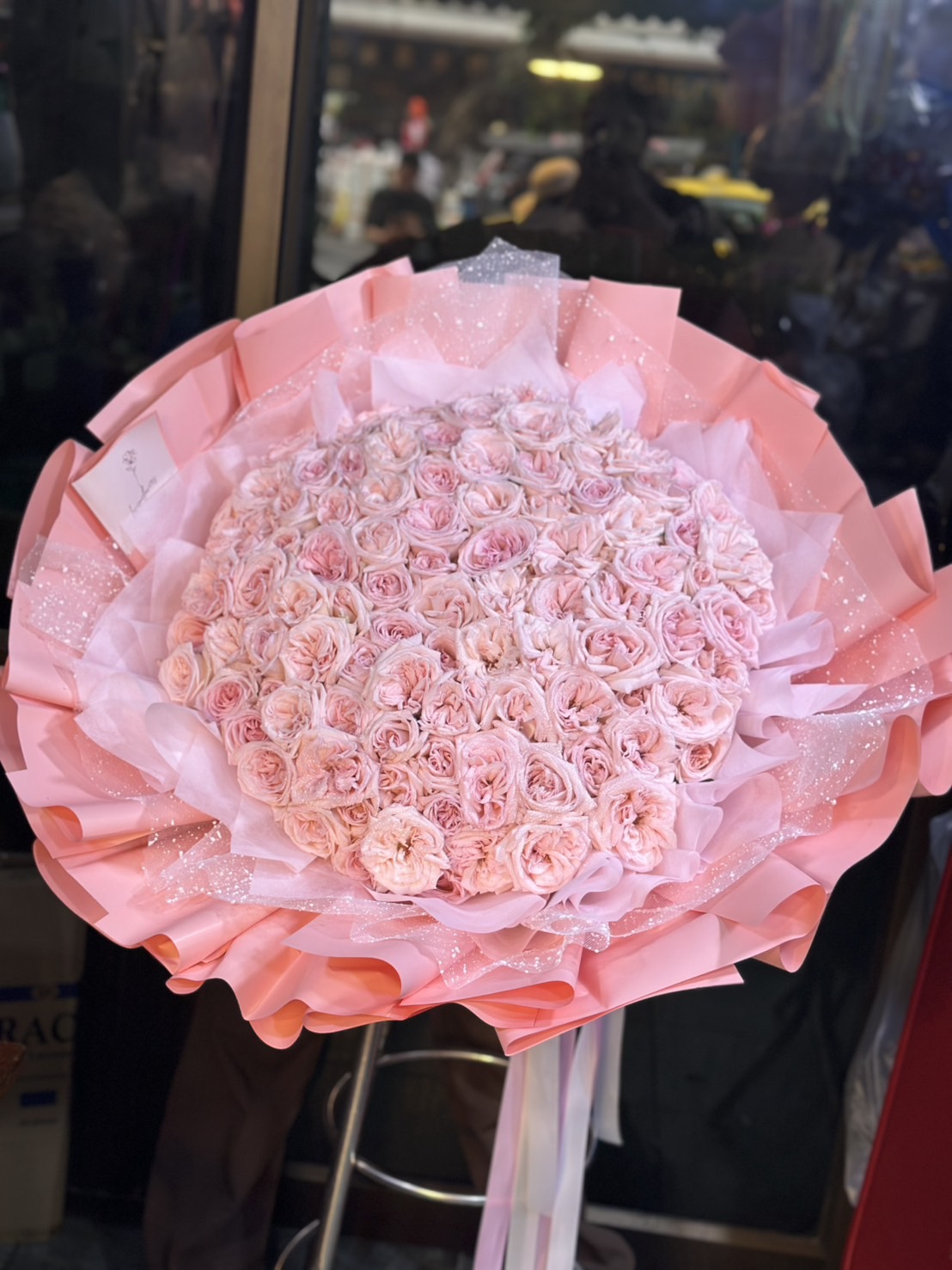 LOVE 100 Pink Roses